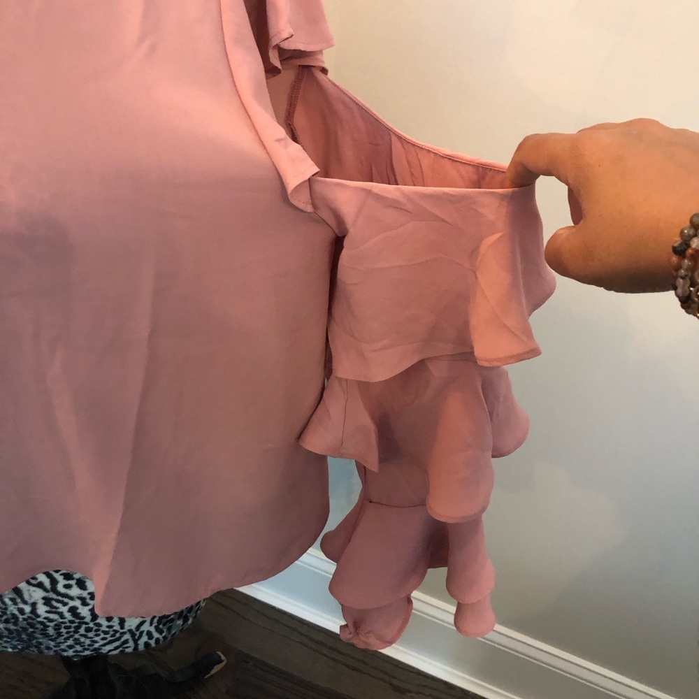 🔴 Cold Shoulder Ruffle Sleeve Top - Picture 3 of 5
